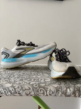 Brooks Women's White, Blue and Black Athletic Running Shoes